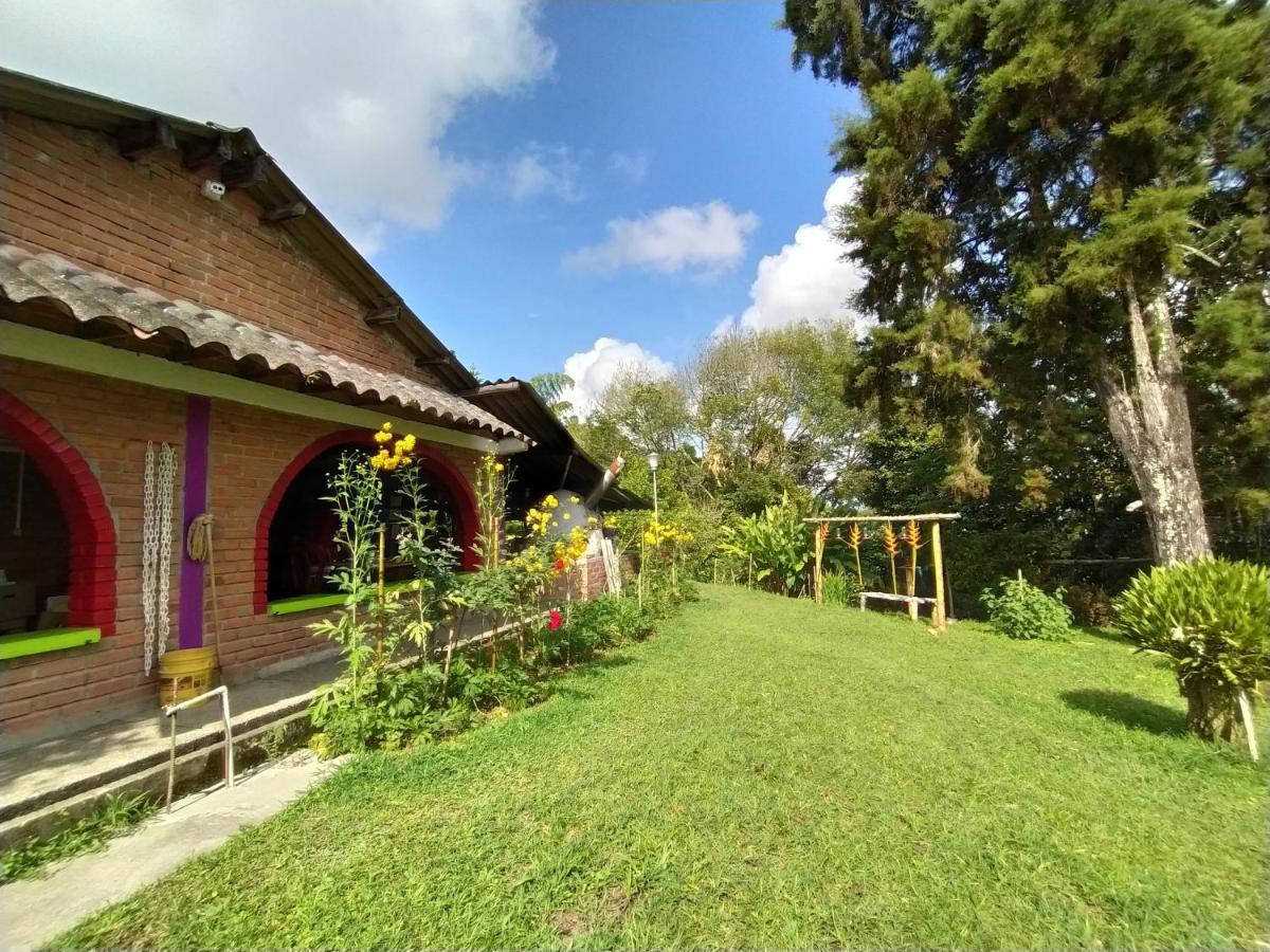 La Acuarela, Posada De La Monita Pereira Exterior foto