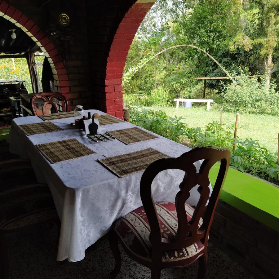 La Acuarela, Posada De La Monita Pereira Exterior foto